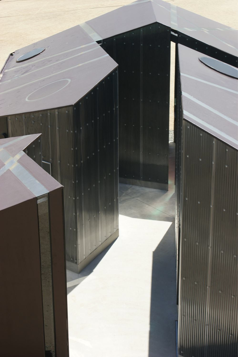 Illustration for article titled World's Most Beautiful Public Bathroom Sits On Faraway Island